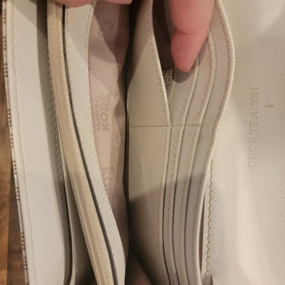 Michael Kors Fulton Carryall Women's Leather Wallet - Picture 13 of 16